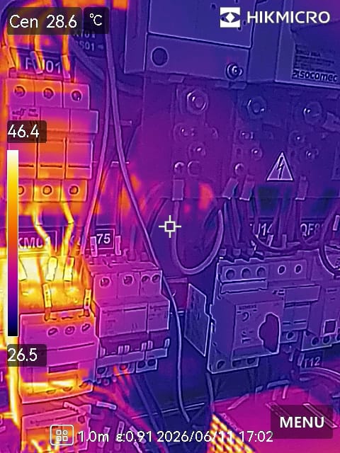 Termovízny snímok istiacich prvkov a stýkačov v rozvádzači